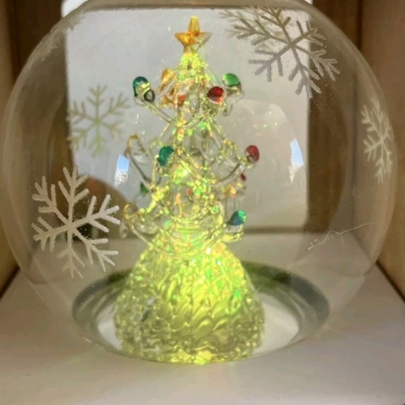 Robert Stanley Glass LED Ornament - Picture 13 of 15